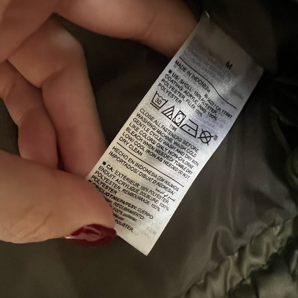 Women’s Old Navy Olive Green Puffer Vest - Picture 4 of 7